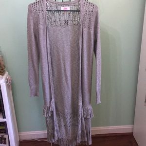 Fashionable grey kid’s cardigan!